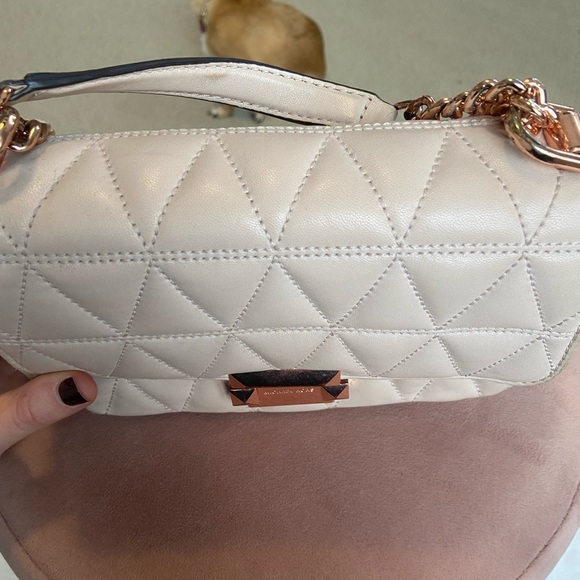 Michael Kors Light Pink Bag with Rose Gold - Picture 4 of 12